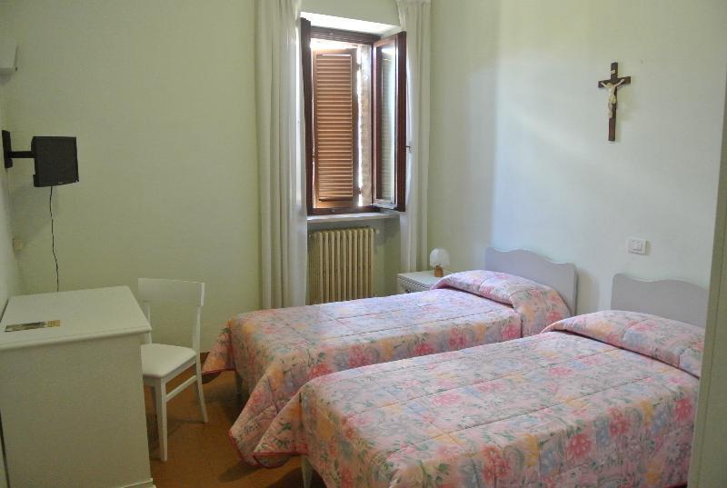 מלון טודי Monastero Ss. Annunziata מראה חיצוני תמונה A room in the monastery