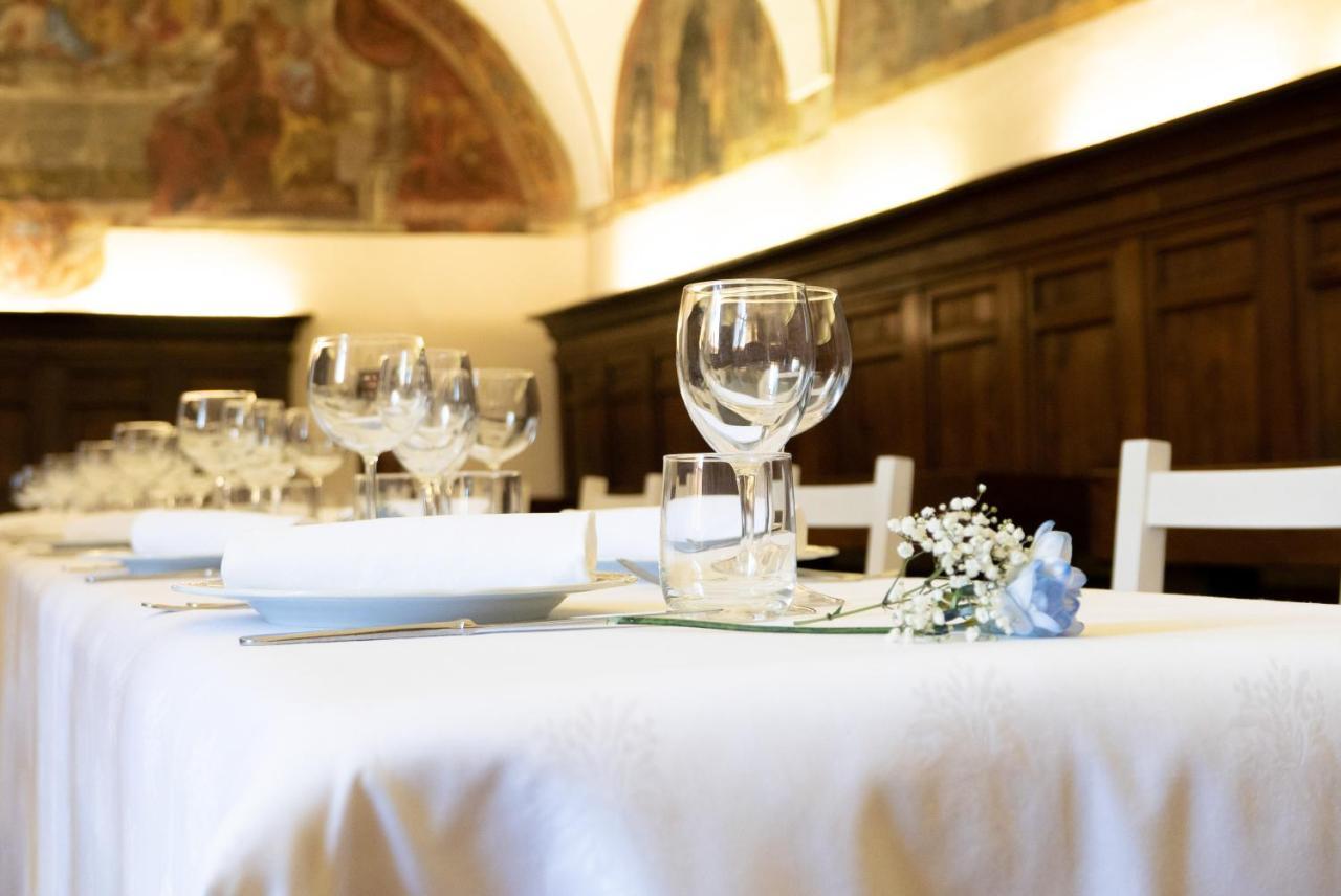 מלון טודי Monastero Ss. Annunziata מראה חיצוני תמונה A table set for a meal