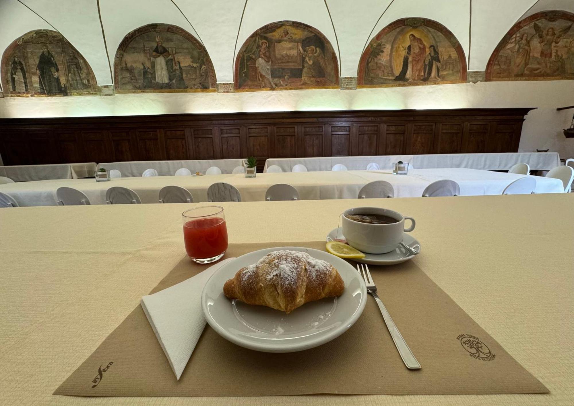 מלון טודי Monastero Ss. Annunziata מראה חיצוני תמונה Breakfast at the Caffè Greco