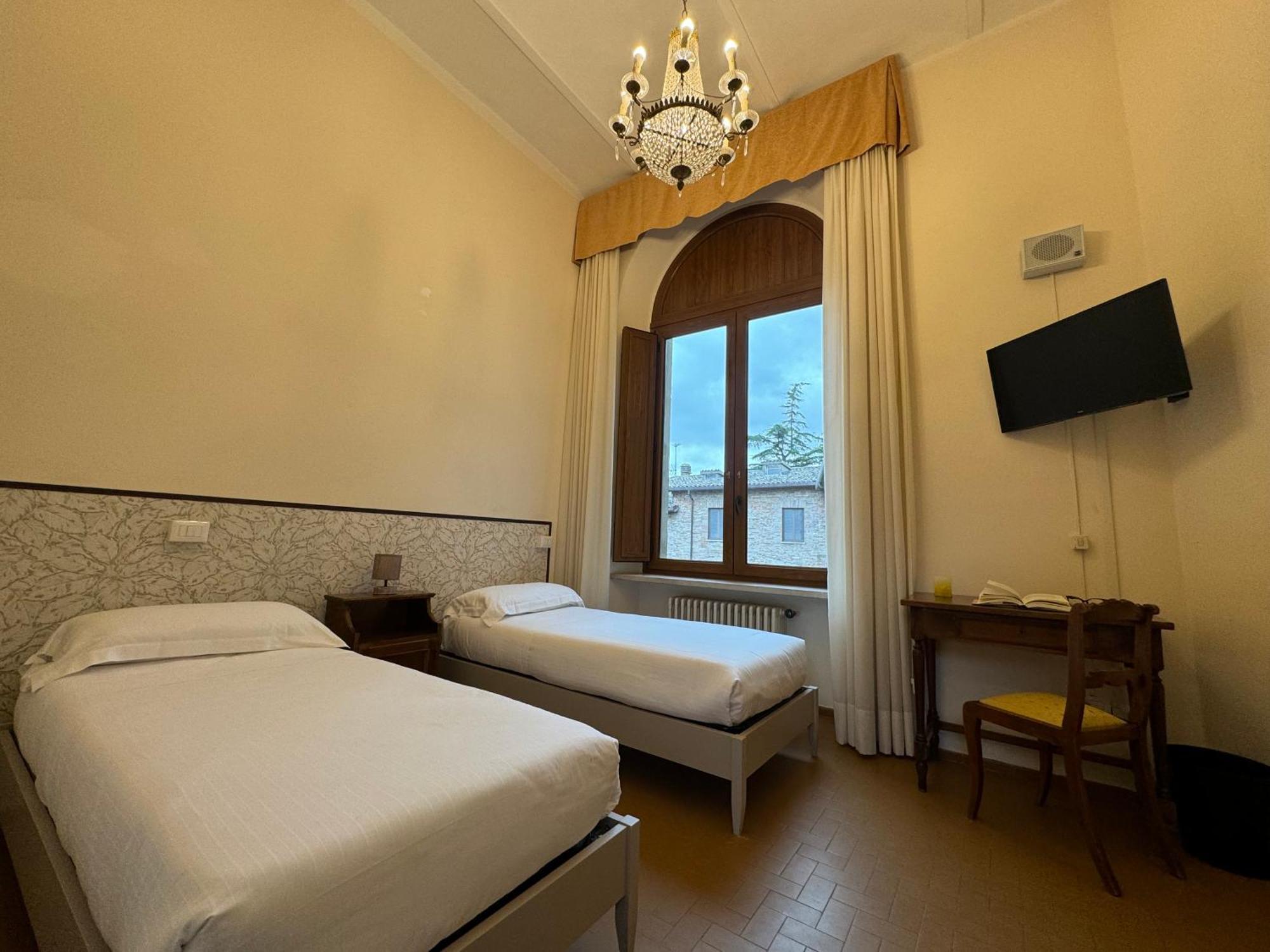 מלון טודי Monastero Ss. Annunziata מראה חיצוני תמונה A room at the hotel